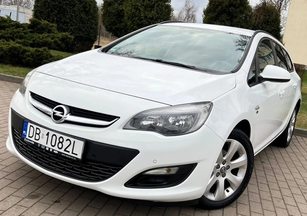 Opel Astra cena 22599 przebieg: 186000, rok produkcji 2012 z Wałbrzych małe 407